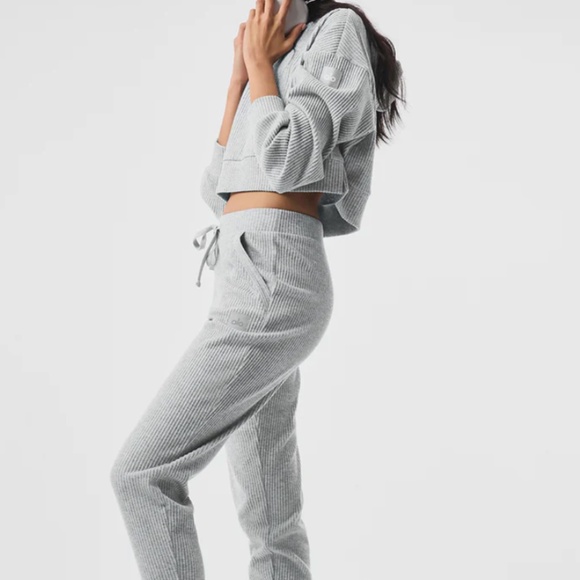 Alo Yoga Muse Hoodie, Size X-Small, Athletic Heather Grey - Picture 5 of 9